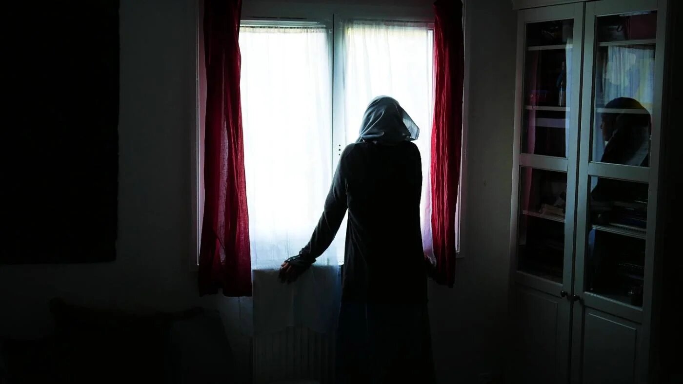 Les femmes soupçonnées d’avoir été membres de l’EI peuvent être condamnées à vingt ans de prison en France (MEE/Frank Andrews)