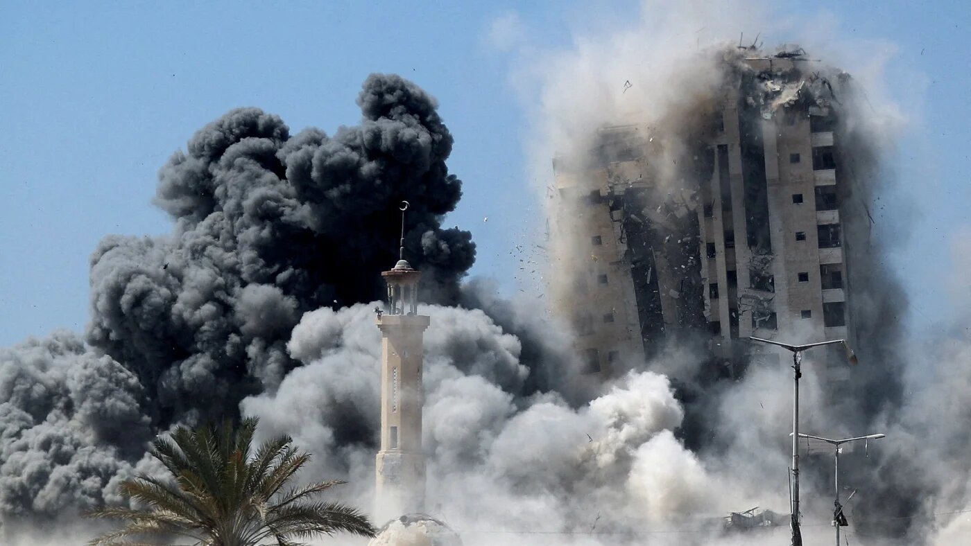 The 15-story Mushtaha Tower in Gaza City collapses after being hit by an Israeli air strike on 5 September 2025 (Reuters/Mahmoud Issa)