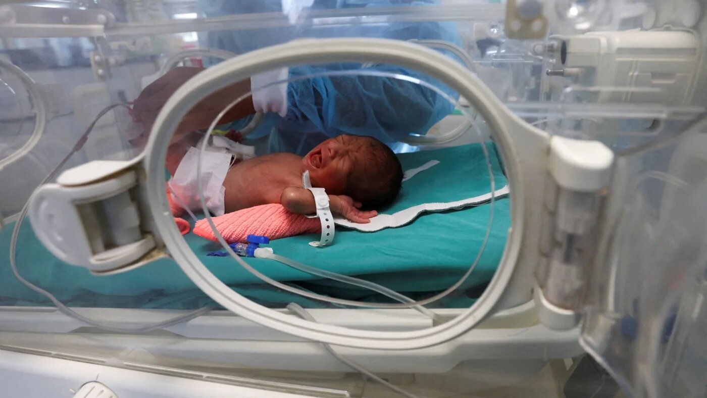 A medical worker examines a baby inside an incubator, amid a cold wave affecting displaced families, at Nasser Hospital in Khan Younis, southern Gaza Strip, December 18, 2025. REUTERS/Ramadan Abed