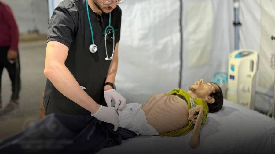 A doctor assists 29-year-old Ayoub Abu Al-Hussain, who died from severe malnutrition as a result of the Israeli blockade on the Gaza Strip (Kuwait Specialized Field Hospital)