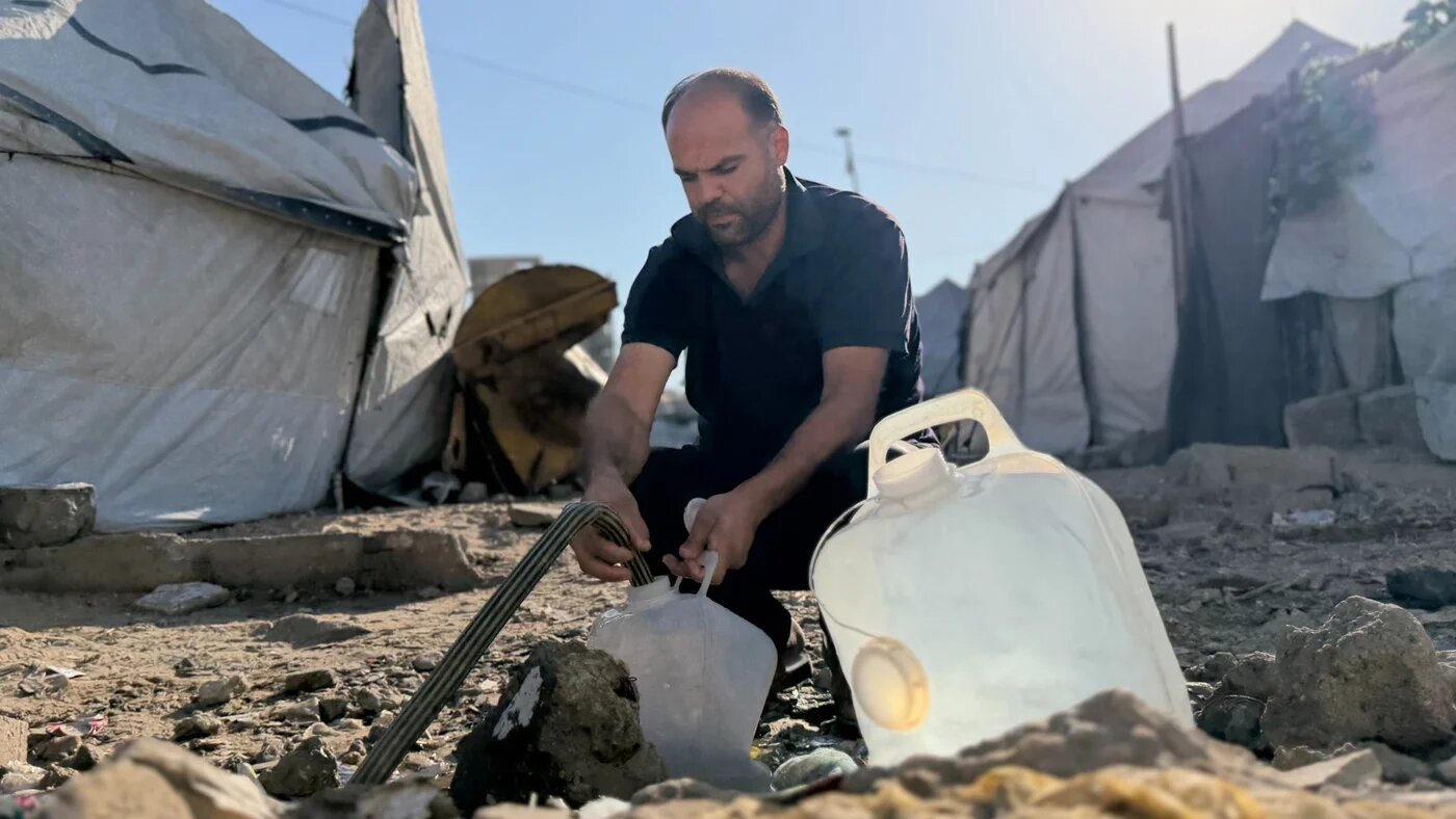 Nihad al-Skafi spends his mornings securing water for his family (Hani Abu Rezeq/MEE)