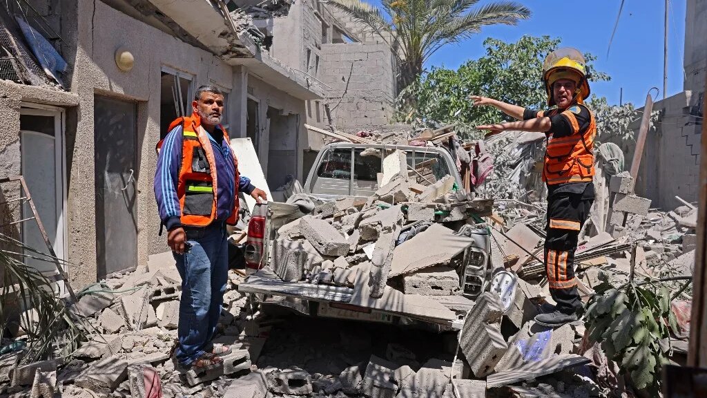 Gaza's health ministry reported that Israeli air strikes have killed at least 217 Palestinians