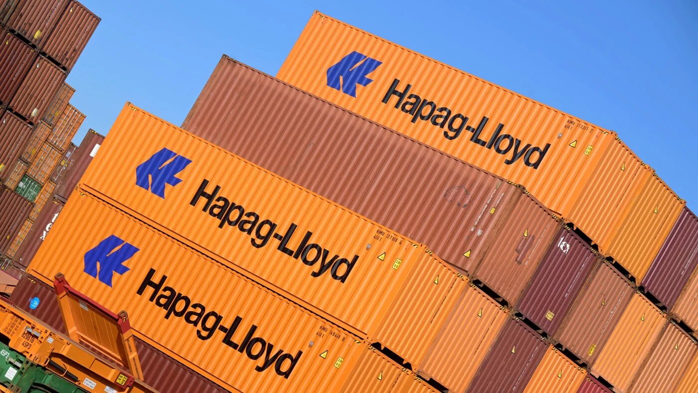 Hapag-Lloyd containers at a loading terminal at the harbour in Hamburg, Germany, 7 April 2025 (Reuters/Fabian Bimmer)