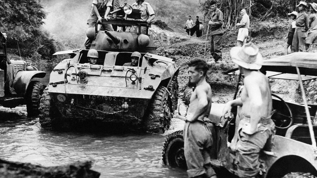 Aussitôt la Seconde Guerre mondiale terminée, la France fait de nouveau appel au 4e Régiment de tirailleurs tunisiens (4e RTT) pour rétablir sa souveraineté en Indochine. Le 4e RTT est donc reconstitué dès le 1er février 1949 et l’expédition des 2e et 3e bataillon au Cambodge puis au Sud-Vietnam dure jusqu’en 1955 (AFP)  