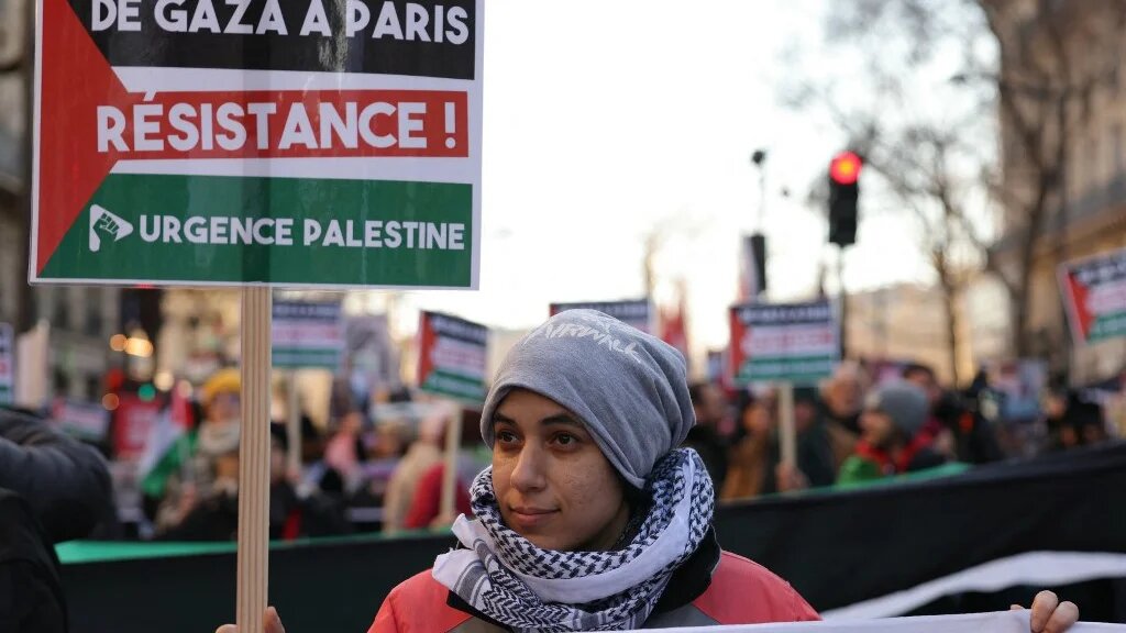 Manifestation pour un cessez-le-feu dans le conflit Israël-Palestine, le 17 décembre à Paris (AFP/Thomas Samson)