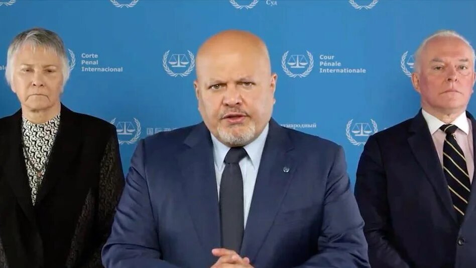Brenda Hollis (left) appears during the announcement by Karim Khan that he was seeking arrest warrants for Israeli and Hamas leaders, in May 2024 (ICC)