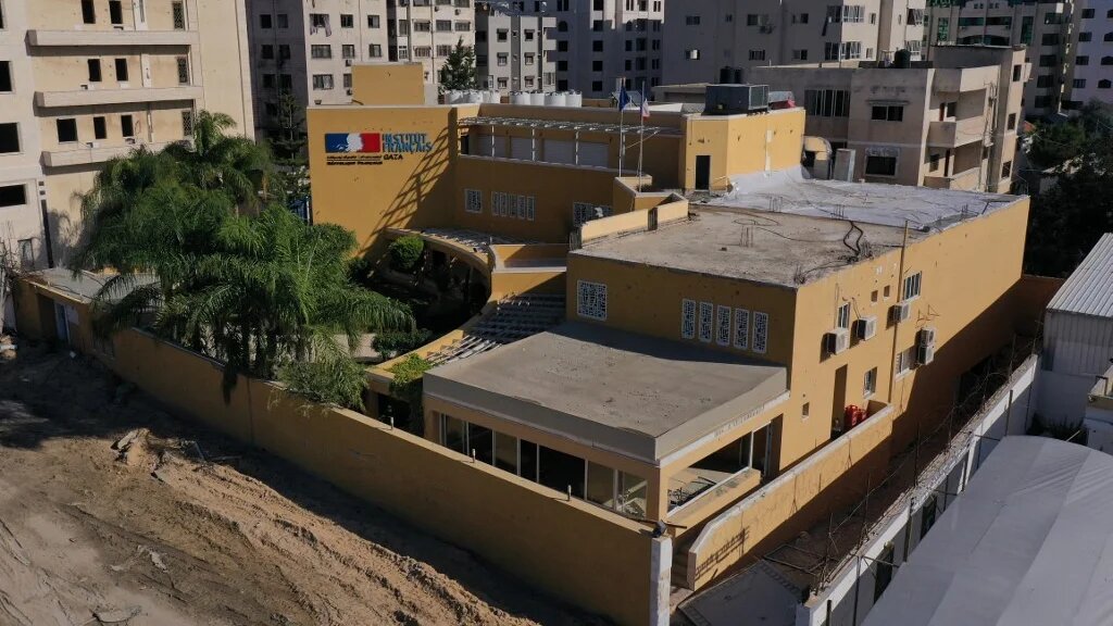 Cette photo montre le bâtiment qui abrite l’Institut français de Gaza le 30 novembre 2023. Le centre est aujourd’hui fermé (AFP/Shadi Al-Tabatibi)