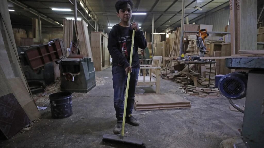 Comme Haydar Karar, 13 ans, de plus en plus d’enfants sont obligés de travailler en Irak pour subvenir aux besoins de leurs familles (AFP/Ahmad al-Rubaye)