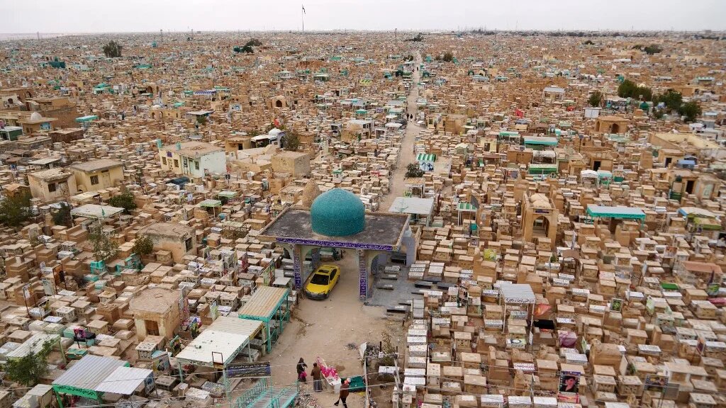 Une nécropole de 9 km2, avec des inhumations qui datent de plus de 1 400 ans (AFP/Qassem al-Kaabi)
