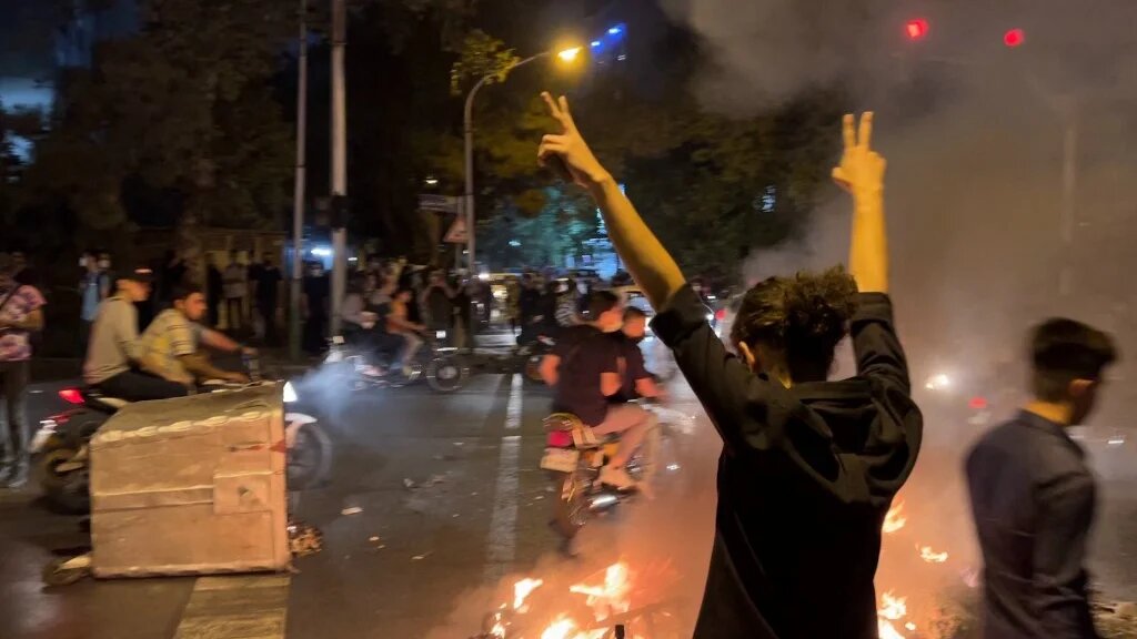 Téhéran a connu une série de manifestations de jour et de nuit ces dernières 48 heures (AFP)