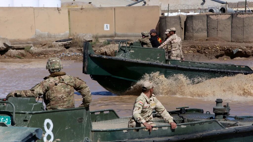 International coalition forces train Iraqi soldiers at the Taji camp, north of Baghdad in 2017.