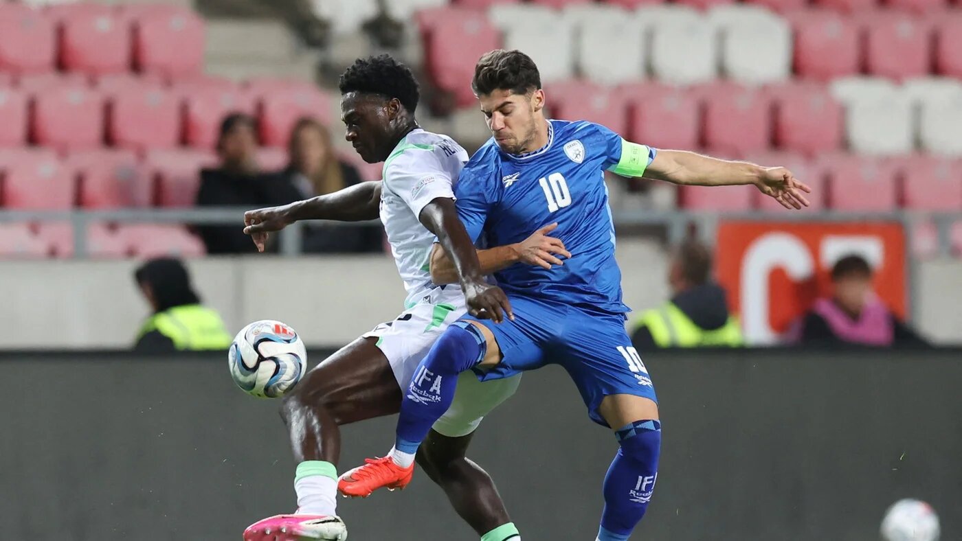 Republic of Ireland's James Abankwah in action with Israel's Manor Solomon , Israel v Republic of Ireland - Nagyerdei Stadion, Debrecen, Hungary - 27 September 2026 (Reuters/Bernadett Szabo)