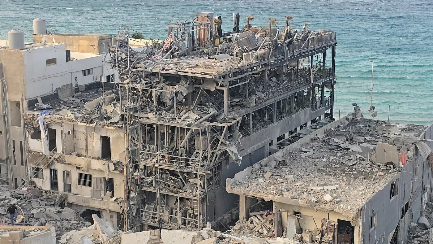 A picture shows destruction at the site of an Israeli air strike that targeted a neighbourhood in the southern Lebanese coastal city of Tyre as a ceasefire with Israel took effect on 17 April 2026 (AFP/Kawnat Haju)