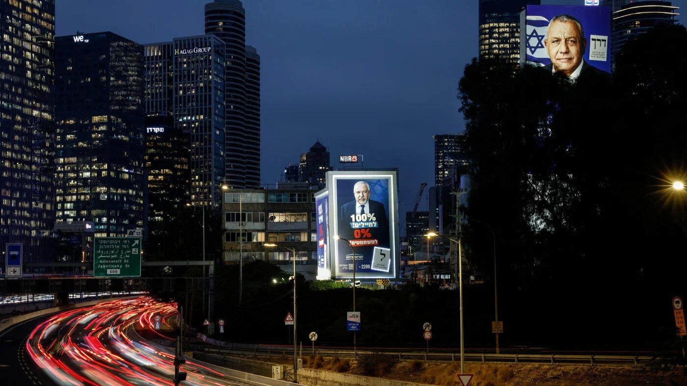 Election campaign displays depicting former military chief Gadi Eisenkot, leader of the Yashar party, and former defence minister Avigdor Lieberman, leader of the Israel Our Home (Yisrael Beiteinu) party by a highway in Tel Aviv, Israel, 26 October 2026 (Reuters)