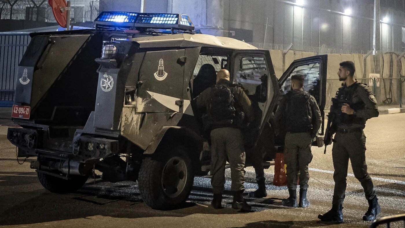 Israeli police vehicle outside the Ofer military prison in the occupied West Bank on 30 November, 2023 (AFP/Fadel Senna)
