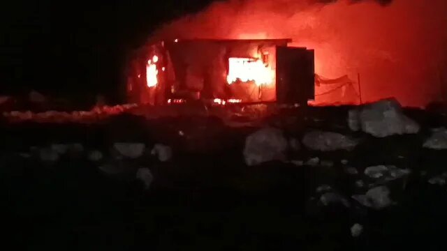 Settlers set fire to Palestinian property in the Khallat al-Sidra community north east of occupied Jerusalem, 28 January, 2026 (X/Screenshot)