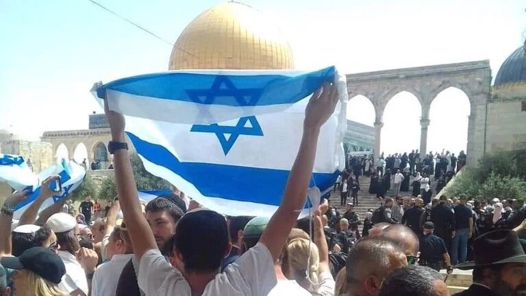 Israeli flags raised in the courtyards of al-Aqsa Mosque for the first time in recent memory (Screengrab/Twitter) 