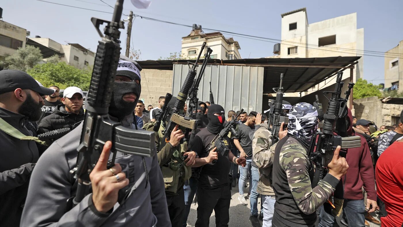 Palestinian fighters take part a funeral of Palestinian killed by Israeli soldiers in Jenin on 11 April 2022. (Afp)