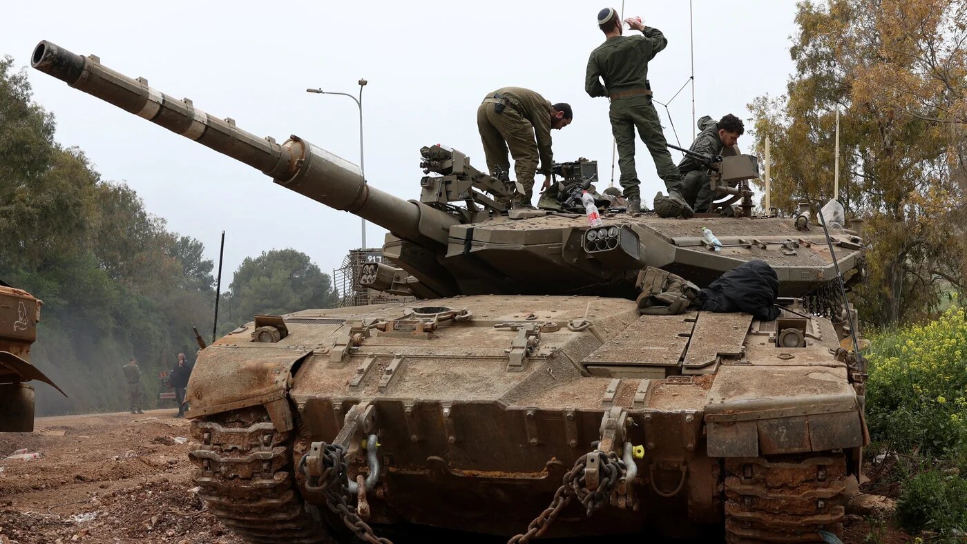 Israeli soldiers stand on top of a tank in northern Israel, near the Israel-Lebanon boundary, 15 April 2026 (Reuters/Florion Goga)