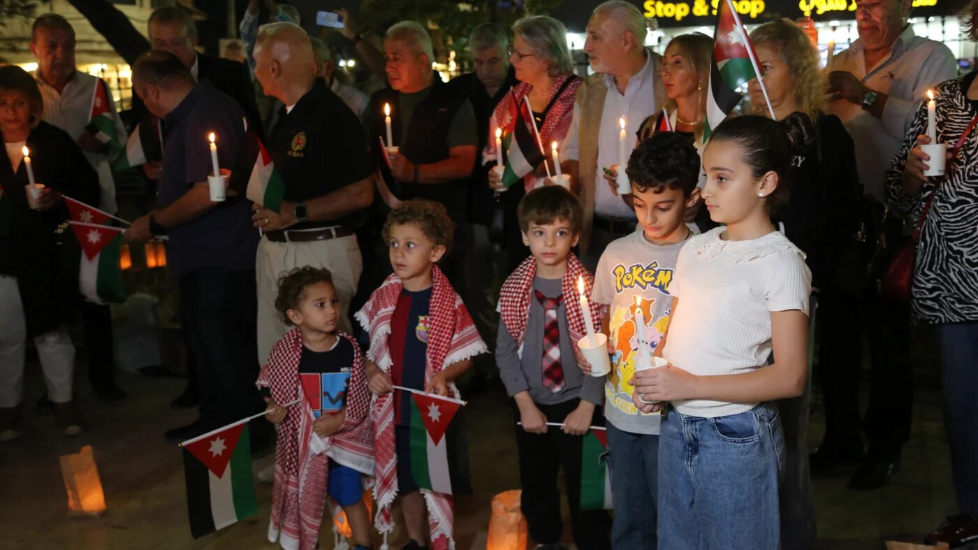 People came together in Amman on Sunday in solidarity with Jordan's Christian community following the attack on a church in the Karak governorate (Ashraf Esaa/The Jordanian Photography Association/MEE)