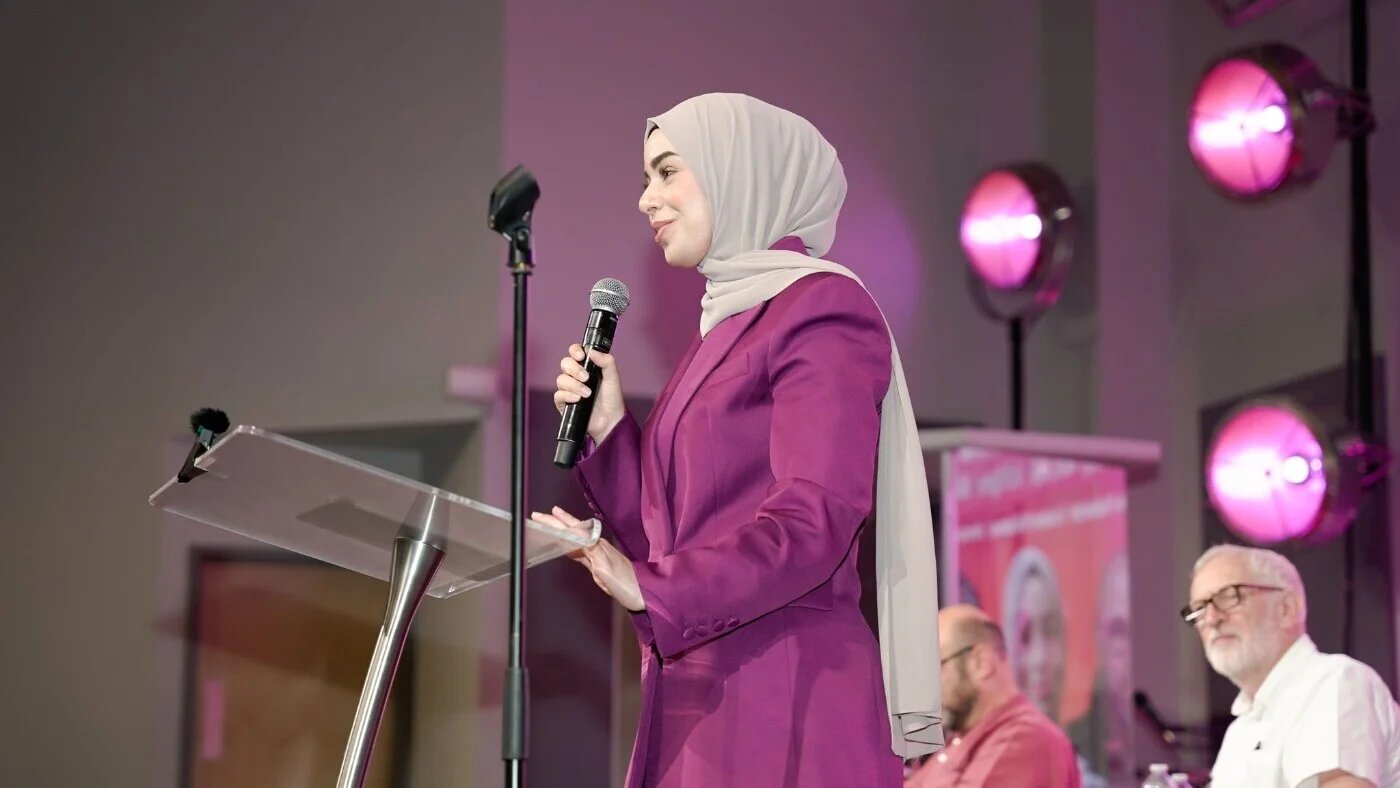 British Palestinian activist Leanne Mohamad speaks to Ilford residents about the state of UK politics on 4 July 2025 (Thanseela Abdul Kabeer/MEE)
