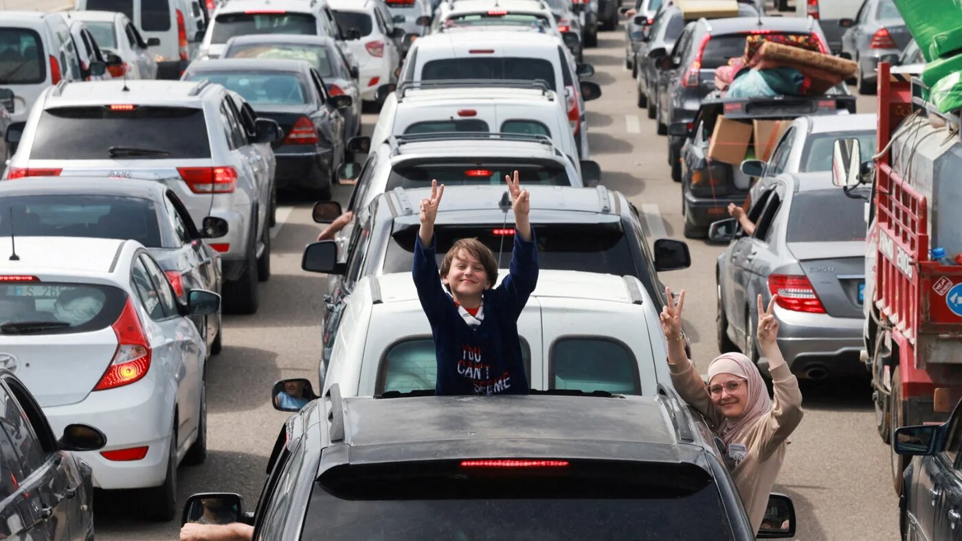 Displaced people make their way to return to their homes after a 10-day ceasefire between Lebanon and Israel came into effect, near Tyre, Lebanon, 17 April 2026 (Aziz Taher/Reuters)