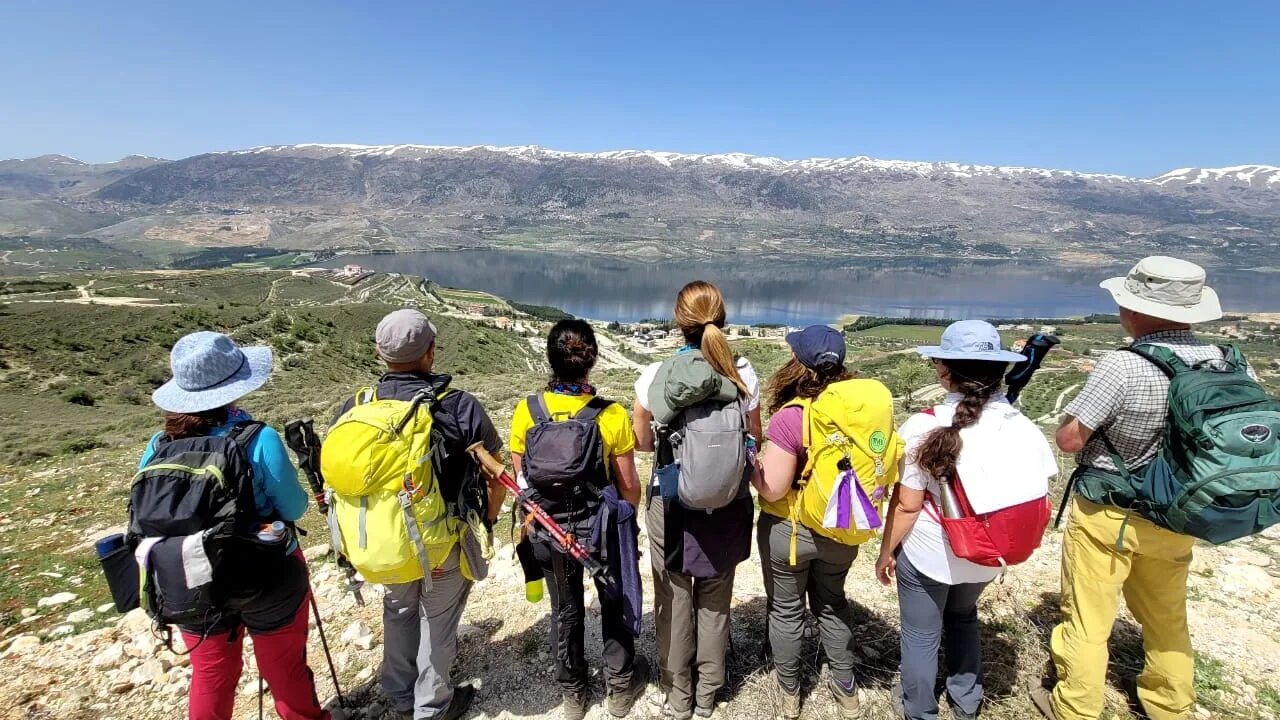 Le Liban n’est pas a priori un pays de randonneurs. Mais depuis la création du LMT en 2005, leur nombre augmente : on compterait 150 groupes, certains purement associatifs, d’autres 100 % commerciaux (Facebook/Lebanon Mountain Trail Association)