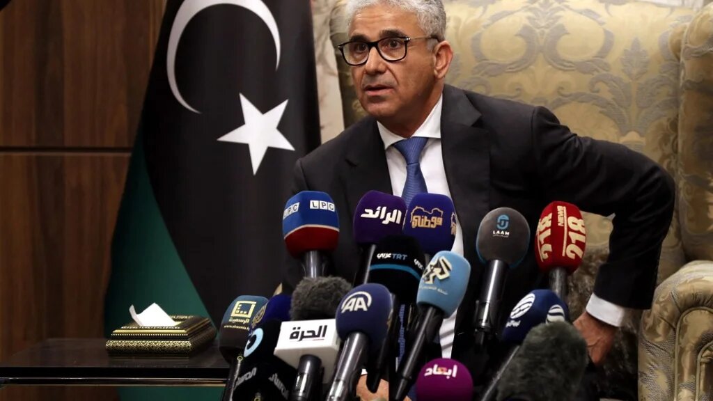 Le Premier ministre libyen établi à Tobrouk, Fathi Bachagha, s’exprime à Tripoli le 10 février 2022 (AFP)