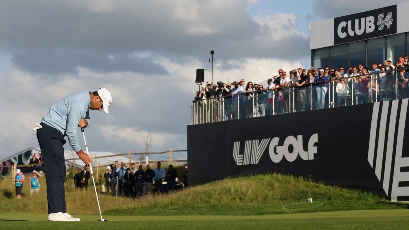 South African golfer Charl Schwartzel plays a last shot on the 18th hole during the third and final day of a LIV Golf Invitational Series event in St Albans, north of London, on 11 June 2022 (AFP/Adrian Dennis)