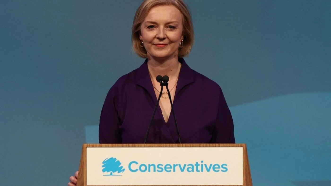 La nouvelle dirigeante du parti conservateur et prochaine Première ministre britannique, Liz Truss, prononce un discours après l’annonce de son élection à Londres, le 5 septembre 2022 (AFP)