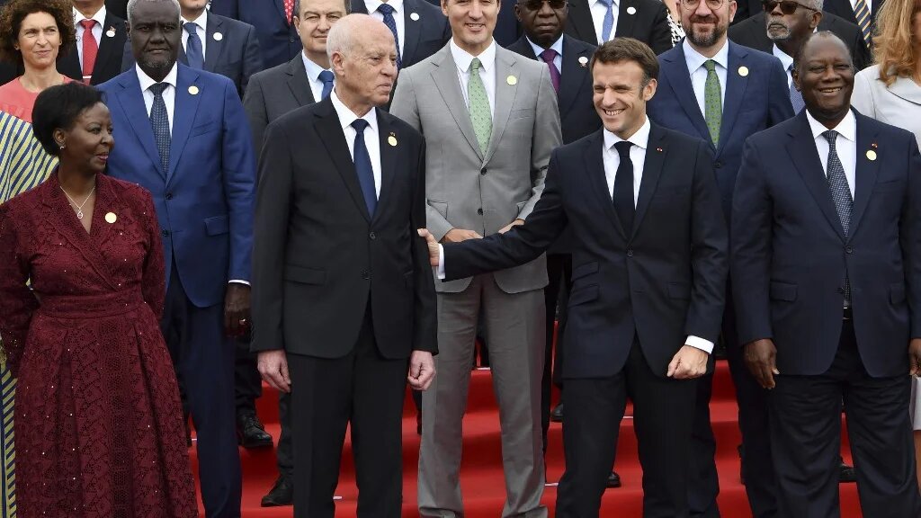 Kais Saied et Emmanuel Macron lors du sommet de la Francophonie à Djerba, en Tunisie, le 19 novembre 2022 (AFP/Fethi Belaid)