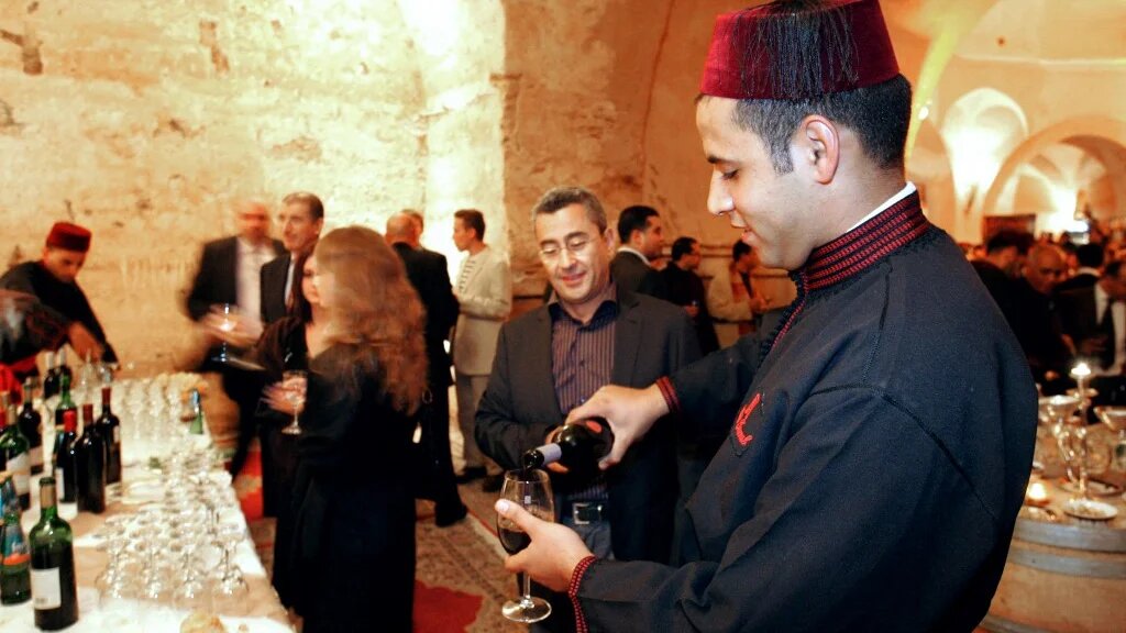 Le ministre de la Justice marocain a déclaré : « On dit aux gens : n’achetez pas d’alcool mais payez quand même la taxe ». (AFP/Fadel Senna)