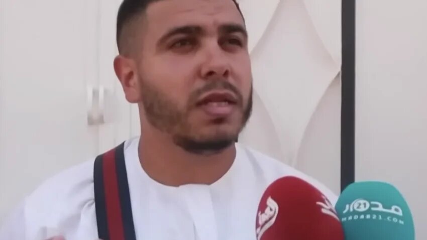 Mohamed Kissi, le Franco-Marocain de 33 ans qui a donné sa version des faits, a été secouru par la Marine marocaine (capture d’écran Al Omk/TV5 Monde)