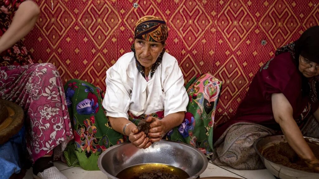 La fabrication de l’huile d’argan été inscrite au patrimoine culturel immatériel de l’humanité en 2014 (AFP/Fadel Senna)