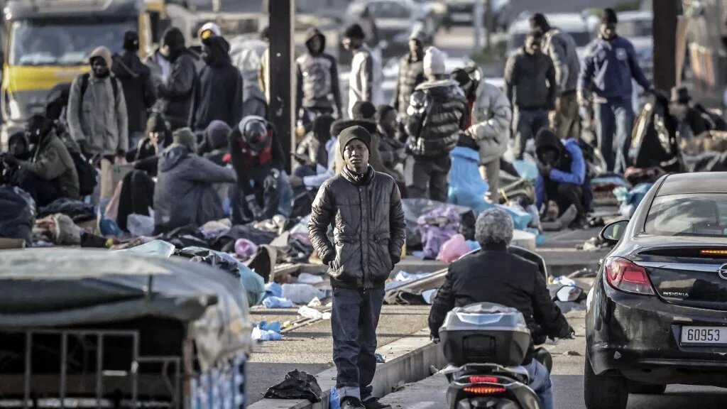 Devenu un refuge pour les migrants en raison de sa proximité avec la gare, Oulad Ziane, en périphérie de Casablanca, est le théâtre de tensions récurrentes avec les autorités (AFP/Fadel Senna)