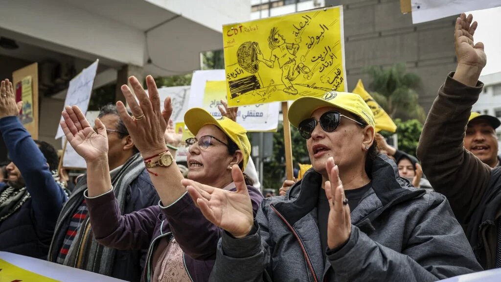 Manifestation de la Confédération démocratique du travail (CDT) contre la cherté de la vie, à Rabat, le 19 février 2023 (AFP/Fadel Senna)