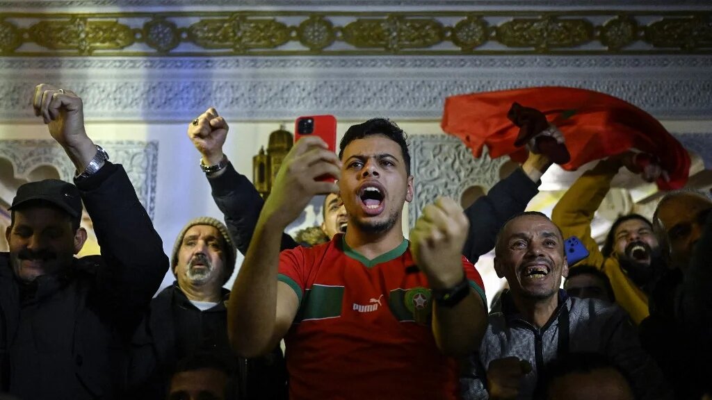 Pour de nombreux Algériens, la victoire du Maroc doit être fêtée comme une victoire du football africain et arabe (AFP/Oscar Del Pozo Canas)