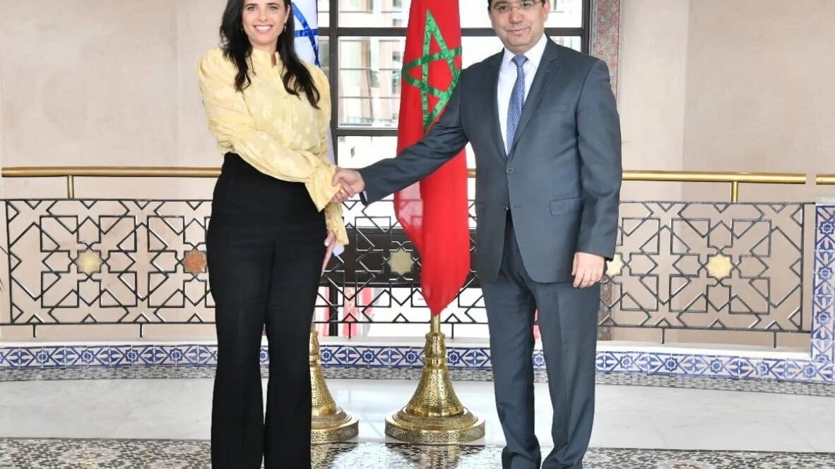 Le ministre marocain des Affaires étrangères Nasser Bourita reçoit la ministre israélienne de l’Intérieur Ayelet Shaked à Rabat, le 21 juin 2022 (Twitter/@MarocDiplomatie)
