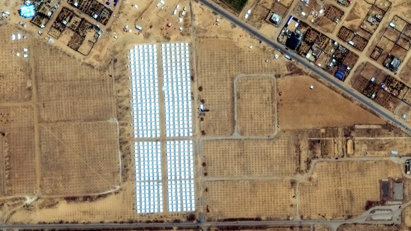 Tent camps for displaced Palestinians in Rafah in the southern Gaza Strip on 23 April 2024 (AFP/Maxar Technologies) 