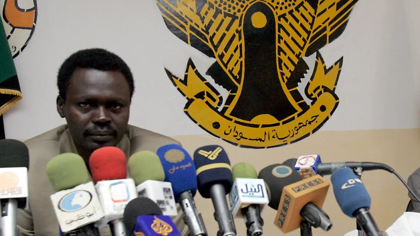 Leader of the Sudan Liberation Momvement Minni Minnawi holds a press conference in El-Fasher, the administrative capital of north Darfur, Sudan, on 19 September 2008 (AFP)