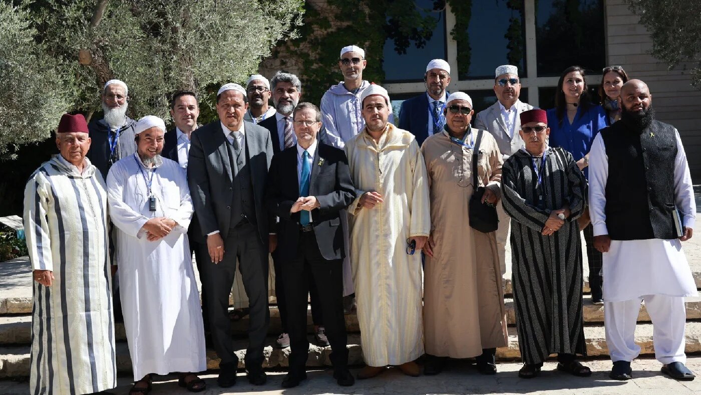 Israeli President Isaac Herzog (fourth from left) meets with Dutch imam Youssef Msibih (fifth from the left) and other delegates in Jerusalem on 7 July 2025 (Screengrab/X) 