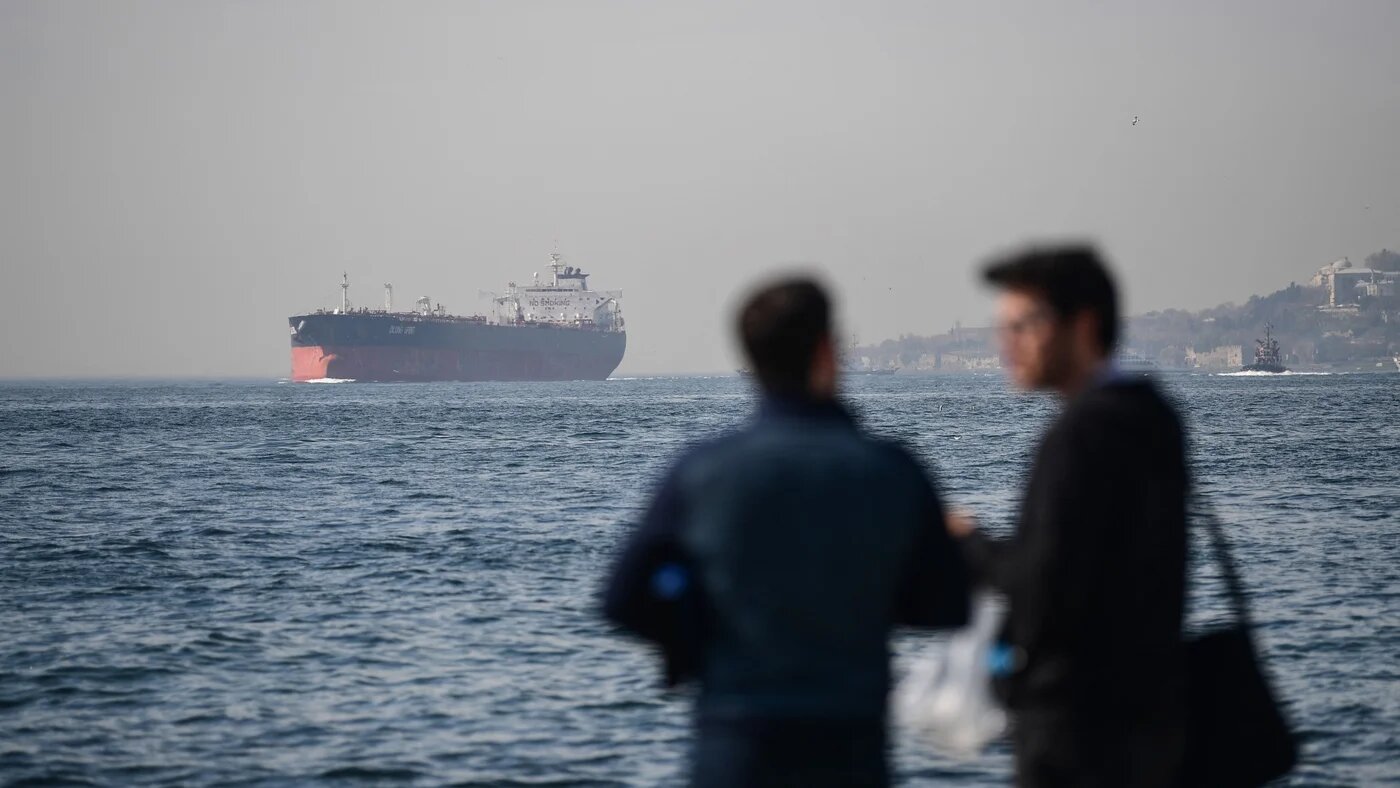 A crude oil tanker crosses the Bosphorus River in the Besiktas district of Istanbul on 6 April 2018 (Ozan Kose/AFP)