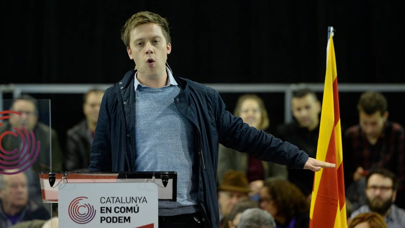 British columnist, author, commentator and political activist, Owen Jones, speaks during a campaign meeting in Badalona, Spain on 15 December 2017 (AFP/Josep Lago)