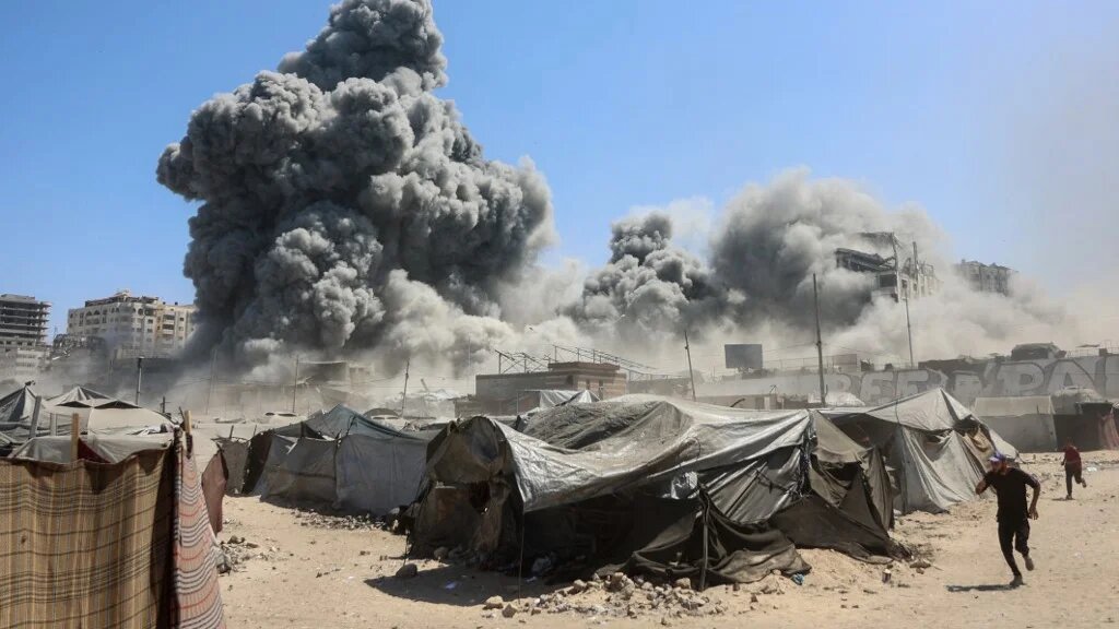 Smoke billows in Gaza City after Israeli strikes on 10 September 2025 (Omar al-Qattaa/AFP)