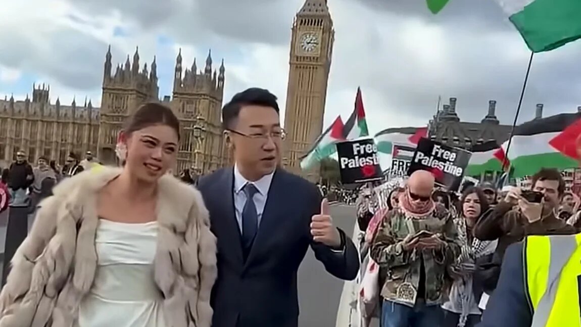 A bride and groom speak with pro-Palestine demonstrators in London, on 10 October 2026 (Social media screengrab)