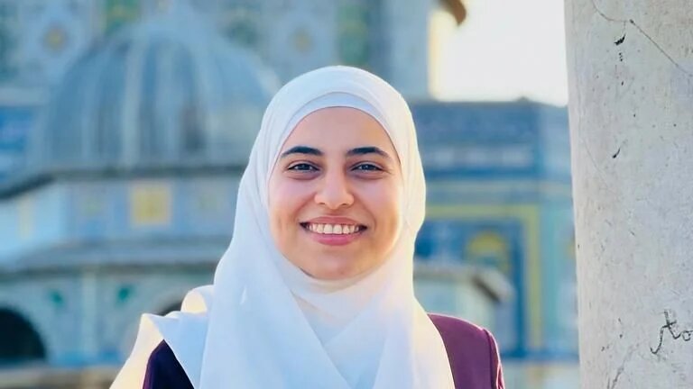 Bara’a Fuqaha, 24 ans, a été suspendue en juin de son cursus à la faculté de médecine de l’université al-Qods en raison de ses activités étudiantes (photo fournie)