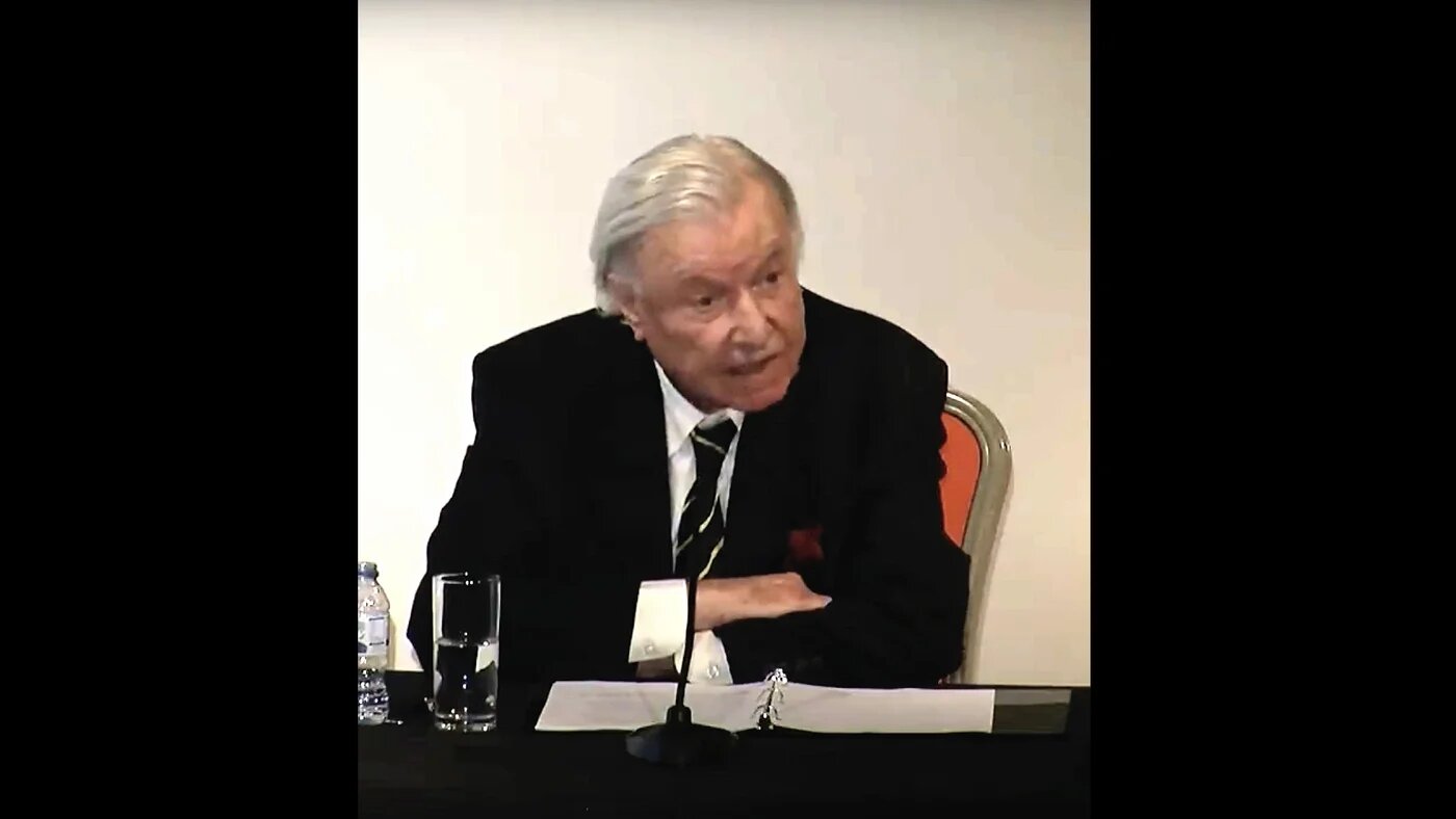 Palestinian historian Walid Khalidi delivers a lecture at SOAS University of London in March 2014 (SOAS University of London/Wikimedia Commons)