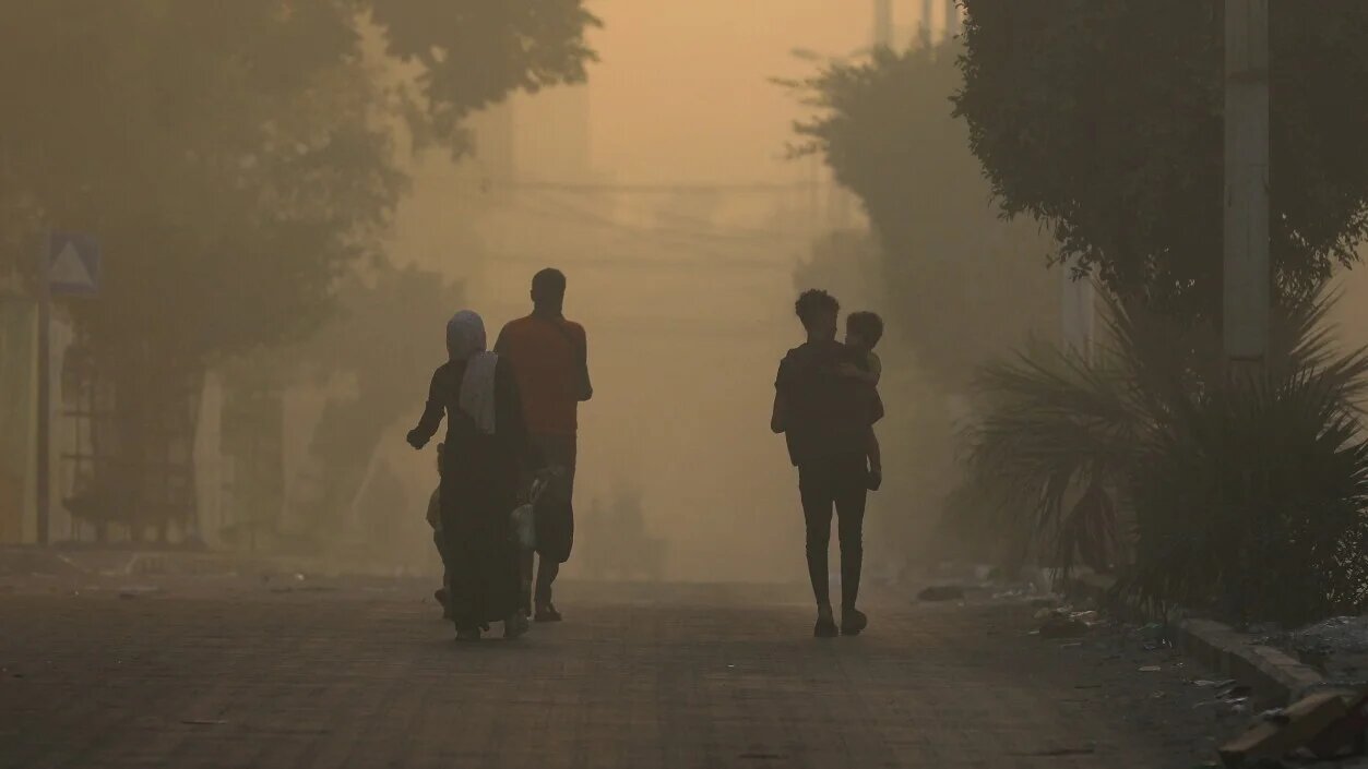 Palestinians flee their homes during Israel’s ground offensive, on the edges of al-Shati refugee camp, in Gaza City on 8 November 2023.