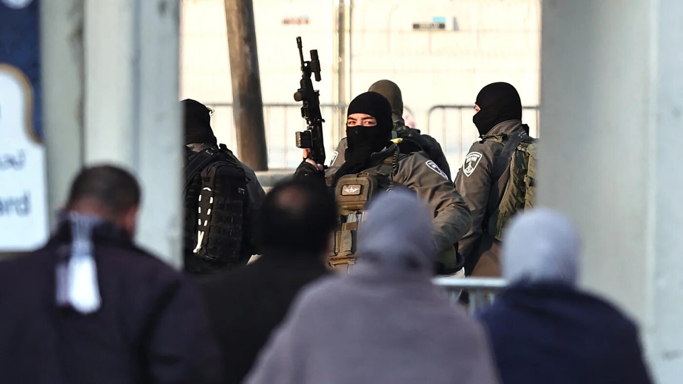 Palestinian Muslims prepare to cross an Israeli checkpoint in Qalandia, in the occupied West Bank, on 22 March, 2024 (AFP/Zain Jaafar)