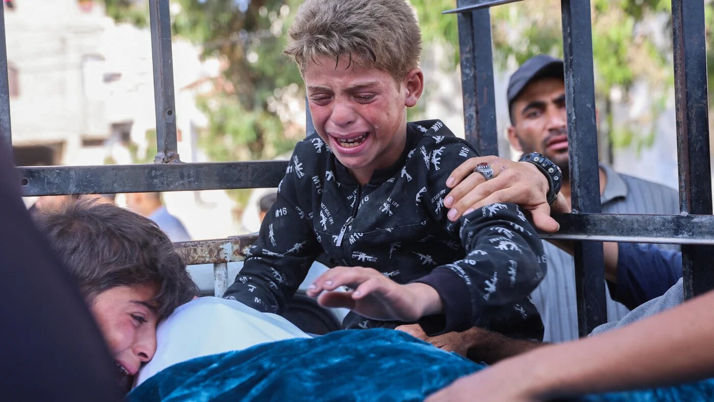 Palestinian children mourn those killed in Israeli shelling of civilians attempting to recieve food aid on 18 June, 2025 (AFP/Omar al-Qattaa)